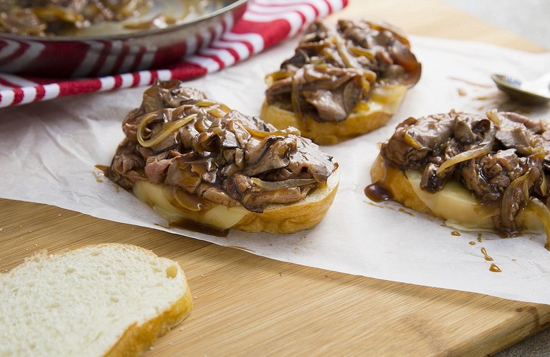 North Dakota: Open-Faced Roast Beef Sandwiches