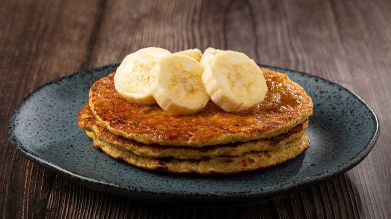 Oat pancakes with sliced bananas