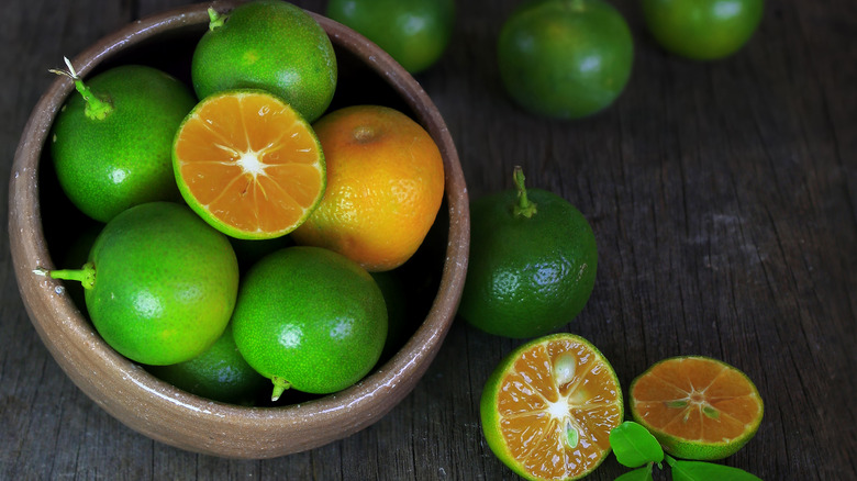 calamansi limes in a bowl
