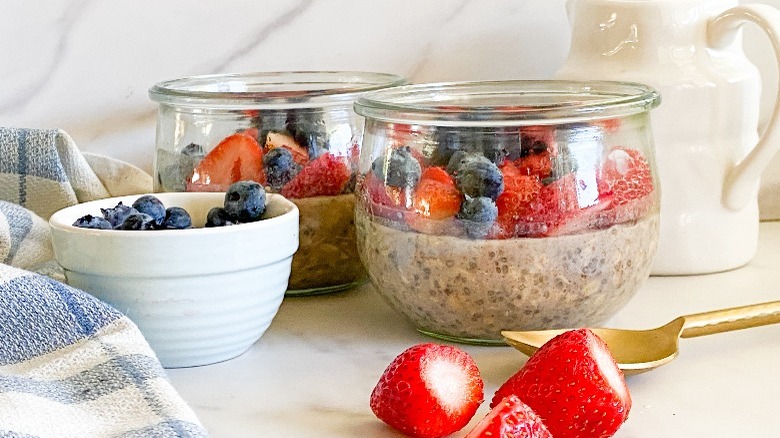 overnight oats in jars 