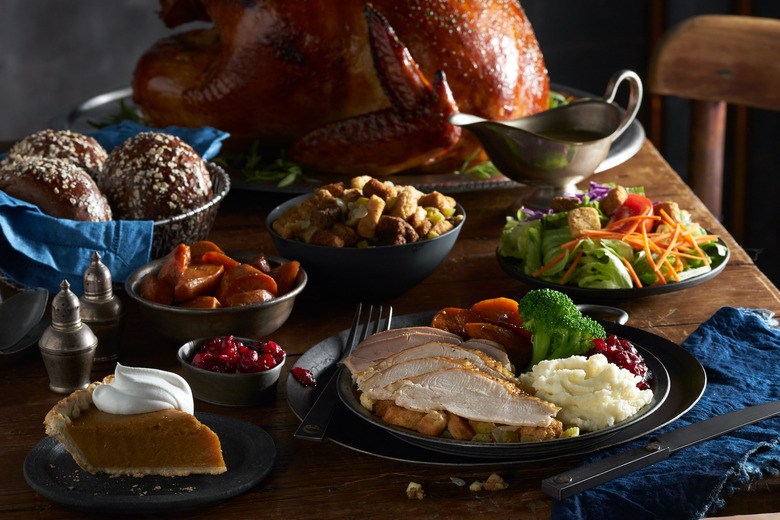 chains serving thanksgiving dinner