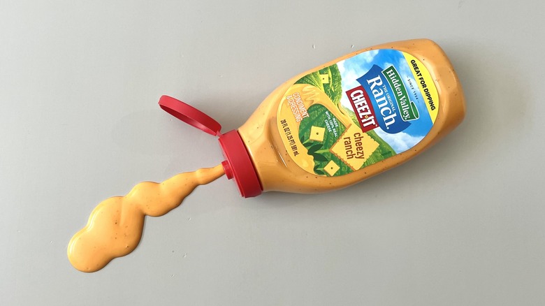 Hidden Valley Cheezy Ranch dressing