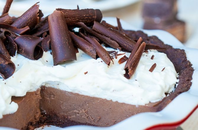 Chocolate Cream Pie With Chocolate-Cookie Crust