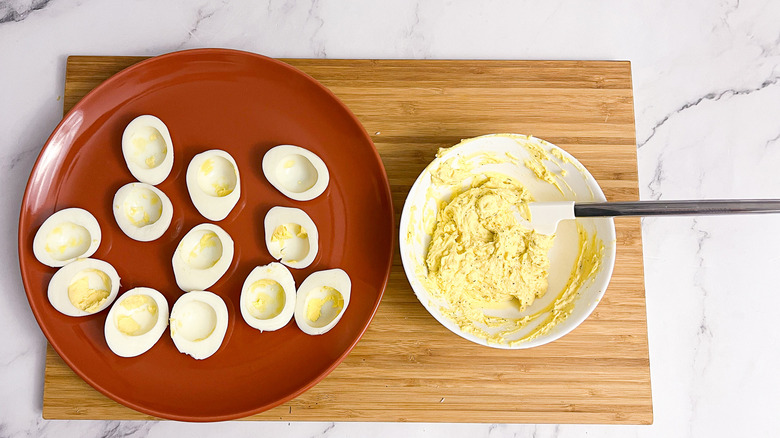 egg filling in bowl 