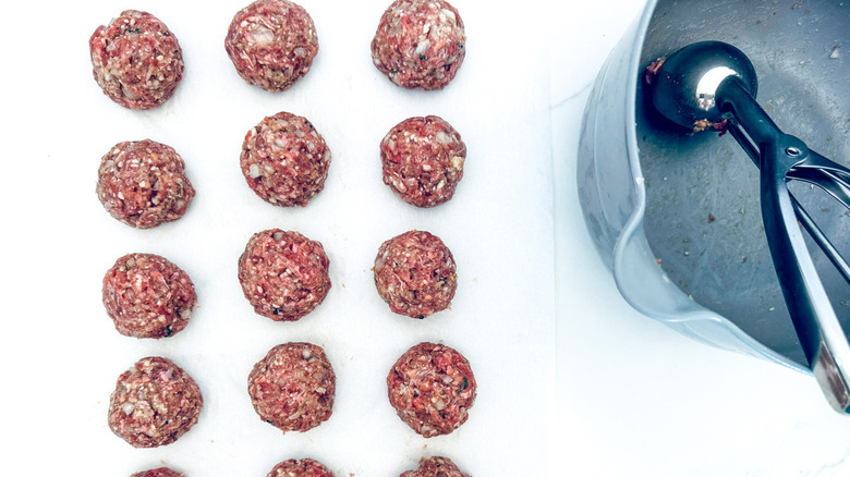 rows of uncooked meatballs