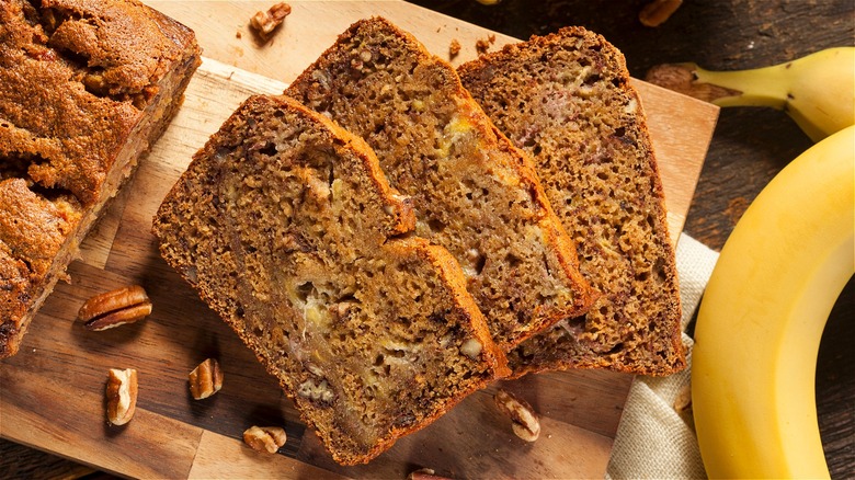 Banana bread slices 