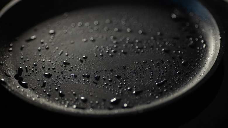 Oiled cast iron skillet