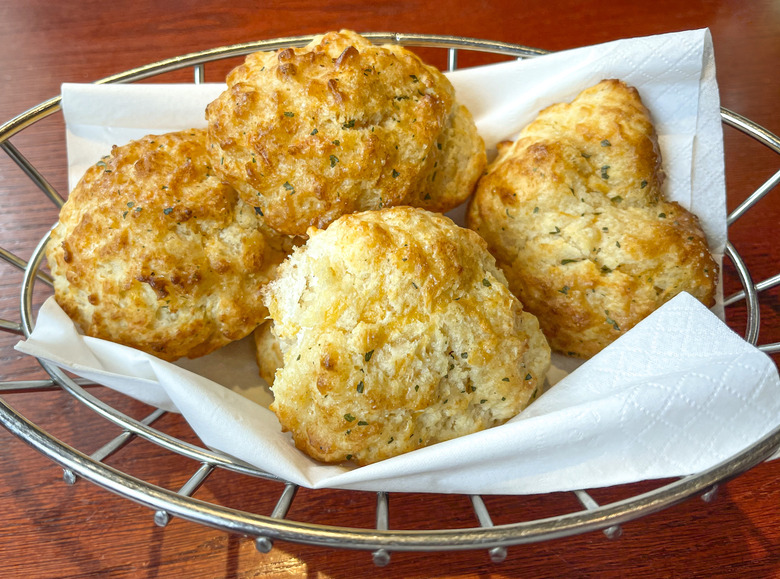 Copycat Red Lobster Cheddar Bay Biscuits recipe - The Daily Meal