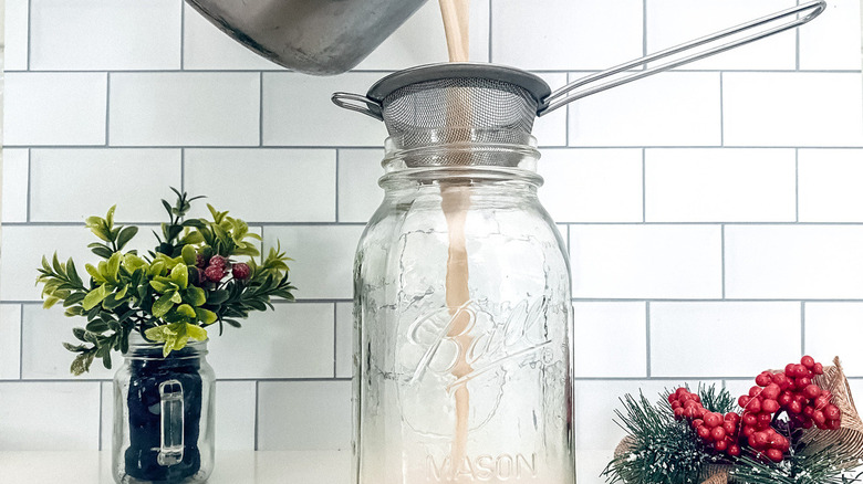 strainer and mason jar 