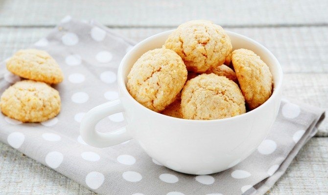 Cornmeal and Coconut Cookies