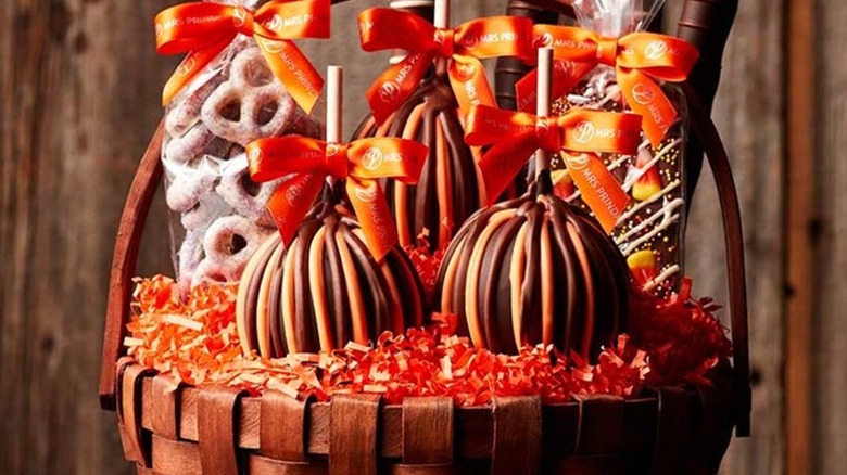 Mrs Prindables grand fall basket