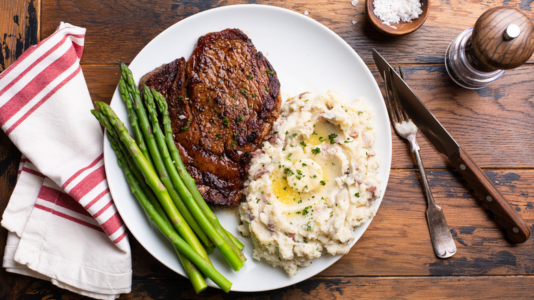 steak, potatoes, and asparagus on a plate