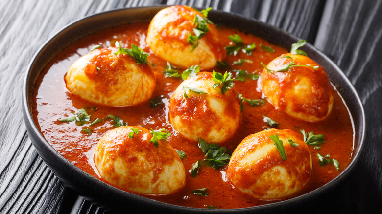 Boiled eggs in curry sauce