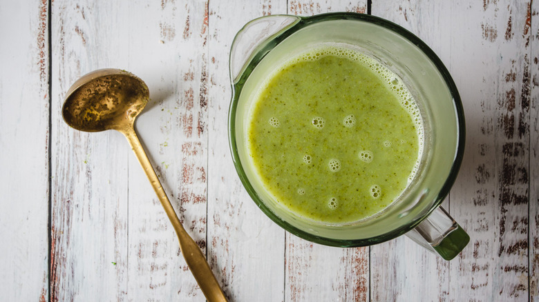 broccoli soup in blender