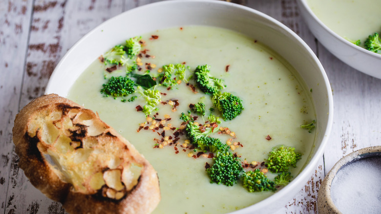 bowl of broccoli soup