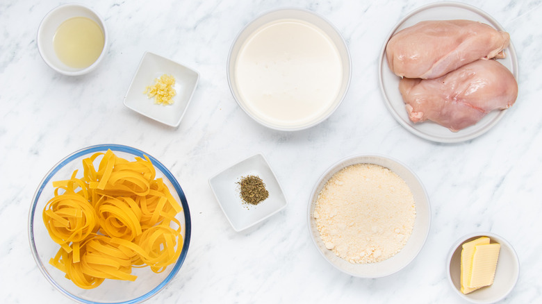 ingredients for chicken Alfredo pasta