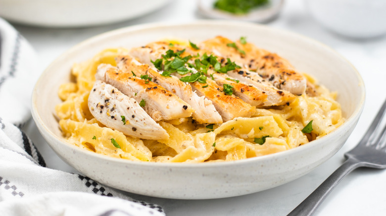 chicken Alfredo pasta in bowl