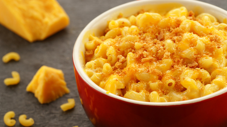 Mac and cheese with crunchy topping