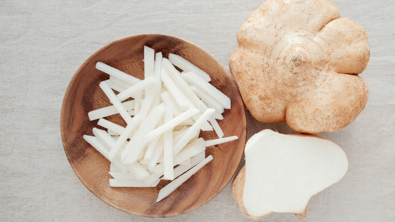 Jícama sliced and whole.