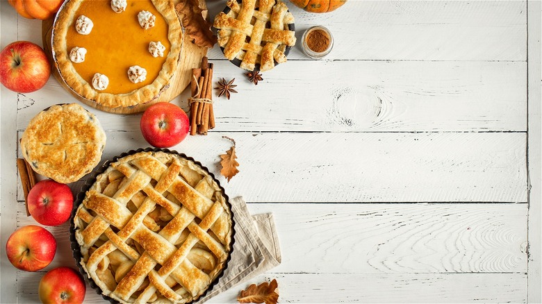 Apple and pumpkin Thanksgiving pies