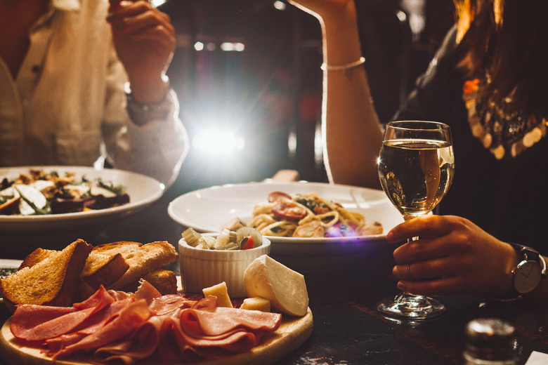 Dining Etiquette Rules That Should Make a Comeback