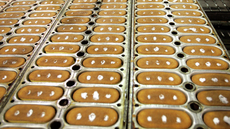 Twinkies being manufactured