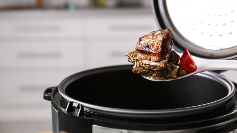 Removing meat from slow cooker
