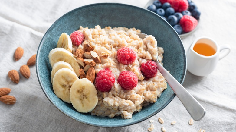 oatmeal with fruit and nuts