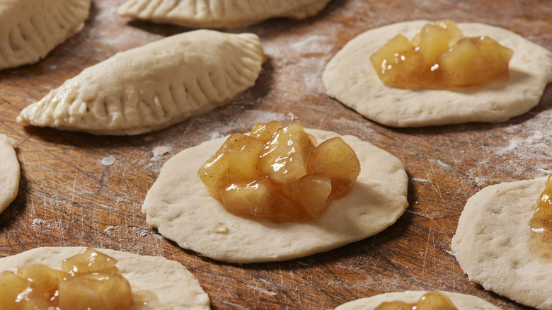 Mini apple pies with filling