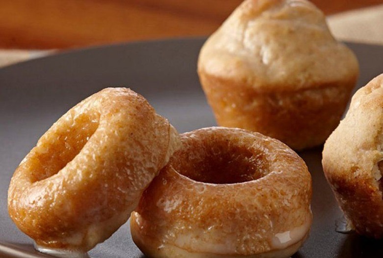  Mini Baked Pumpkin Pie Spice Doughnuts With Vanilla Glaze