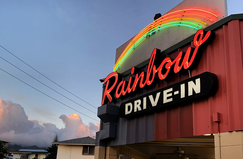 You can still pull up to these 50 drive-in restaurants