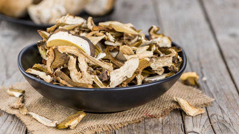 Dehydrated mushrooms in black bowl