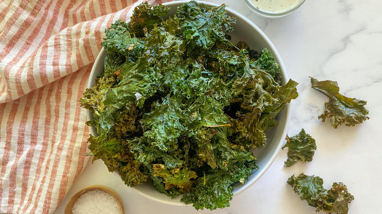 baked kale chips in bowl