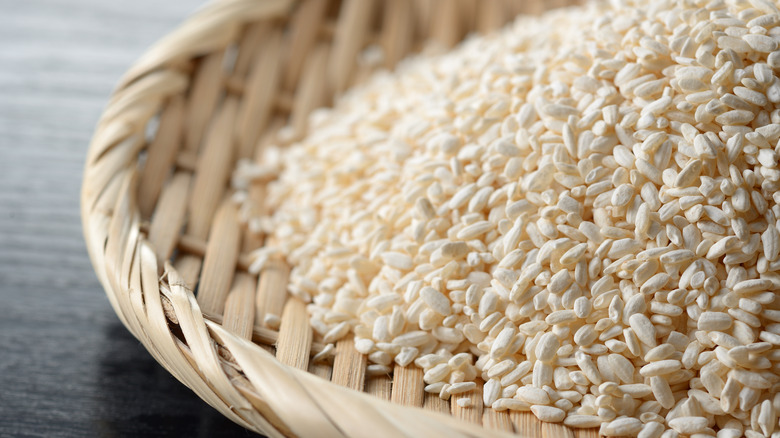 Dreid koji rice in basket