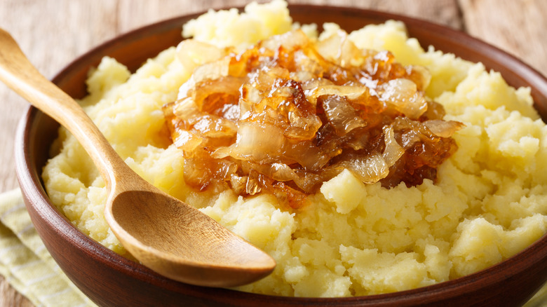 Mashed potatoes with caramelized onions