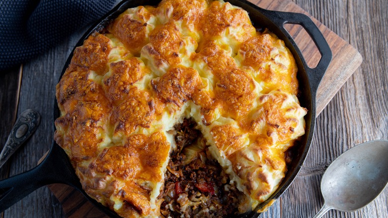 cast iron skillet with shepherd's pie
