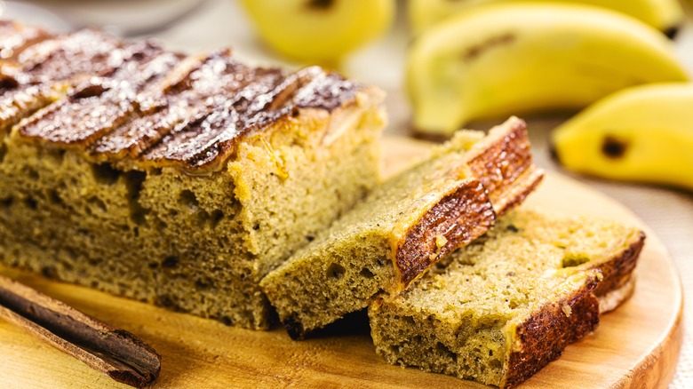 Sliced bread with bananas