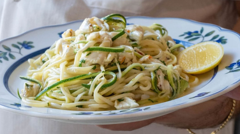 Pasta with zucchini and lemon