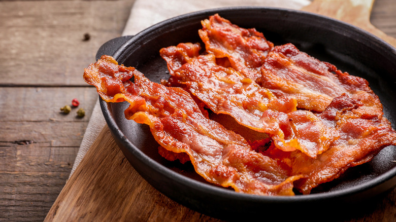 bacon in cast iron skillet
