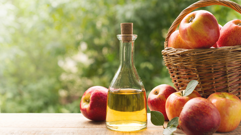 apples and apple cider vinegar 