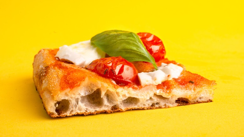 slice of pizza al taglio