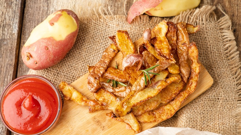 crispy potato peels with ketchup