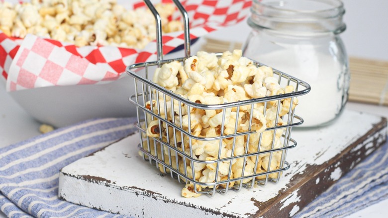 kettle corn in wire basket