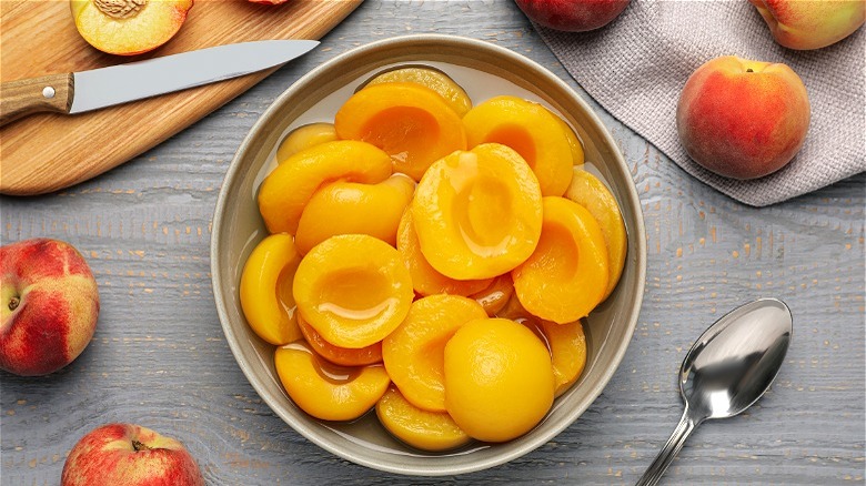 Canned and fresh peaches 