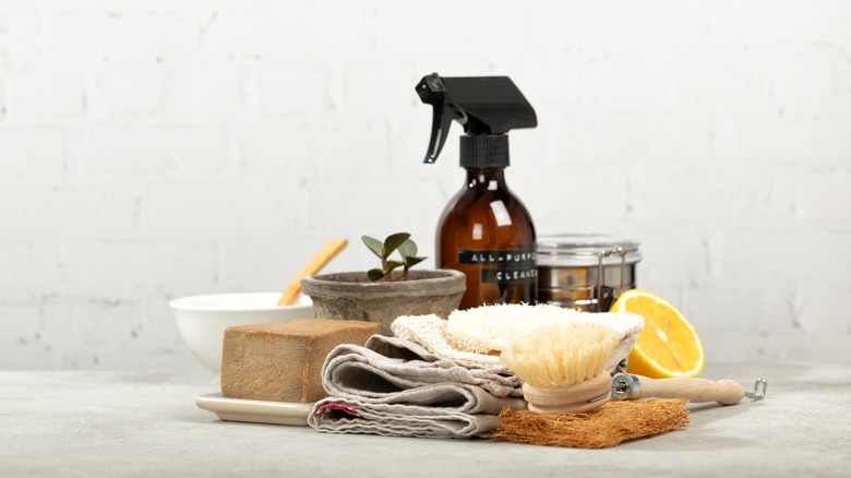 Kitchen cleaning equipment