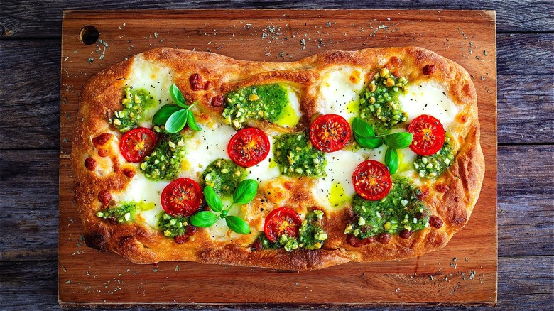 Pizza with tomatoes and pesto 