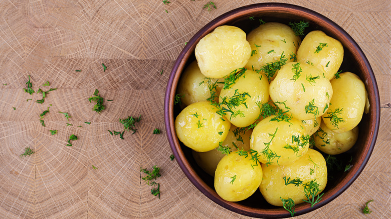 Boiled potatoes with dill