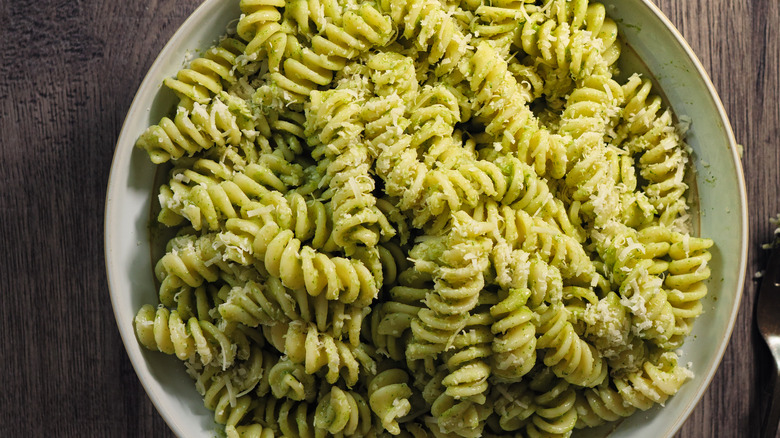 Pesto pasta salad