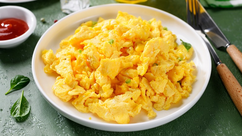 scrambled eggs on plate