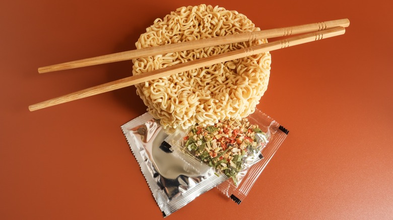 instant ramen components